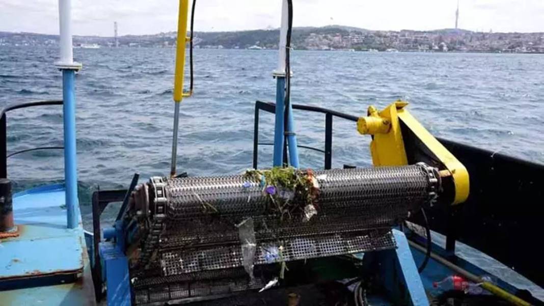 Denize atılan çöpler 'Pes' dedirtti: Sorsan hepsi 'Vatanseverim' der! Denizi kirletenlere cezai yaptırım için harekete geçildi 11